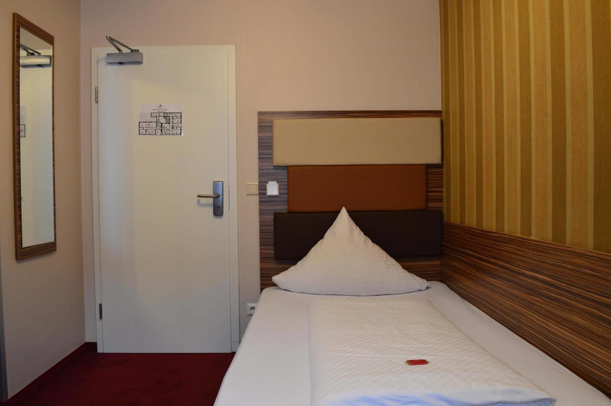 Erde Hotel Эрланген Экстерьер фото