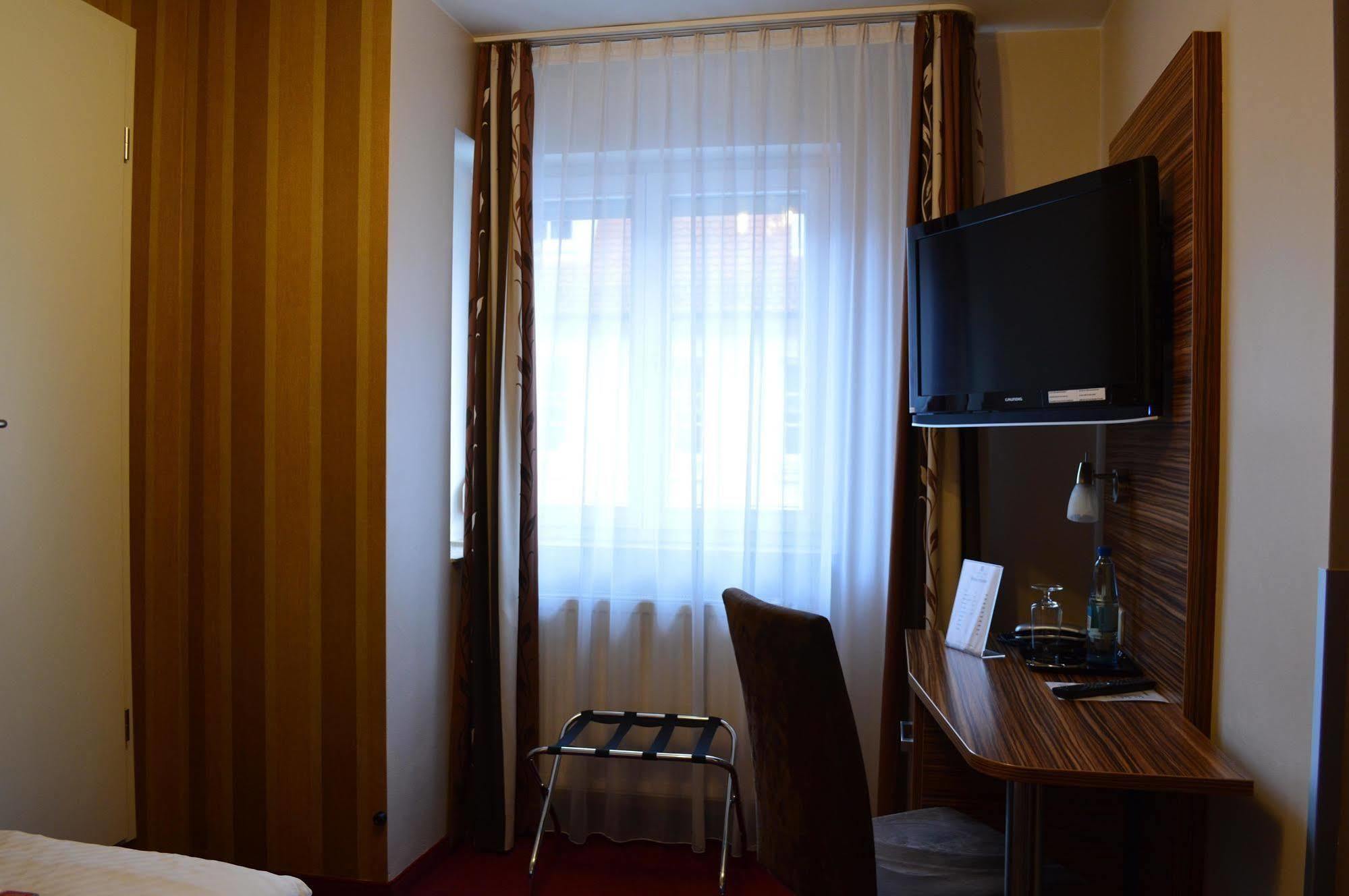Erde Hotel Эрланген Экстерьер фото